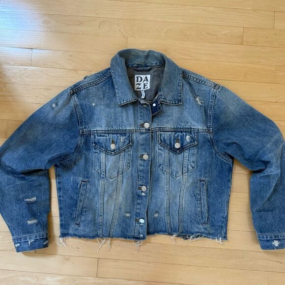 Daze Denim The Main Squeeze Crop  Distressed Trucker Denim Jacket in Throwdown M - Picture 3 of 13